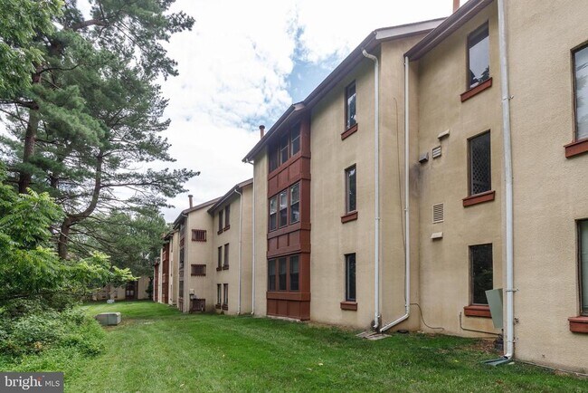 Building Photo - 5870 Thunder Hill Rd