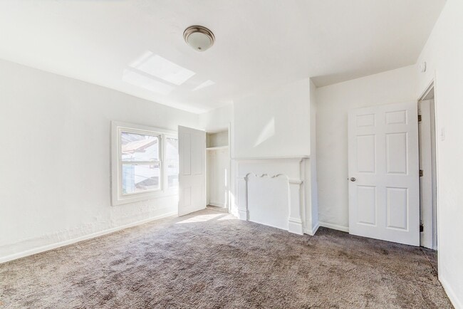 Building Photo - 919 Lillian St