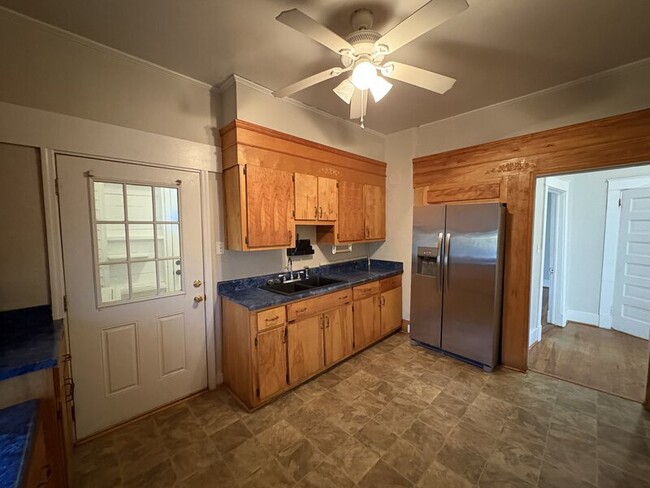 Building Photo - 315 Columbia Rd