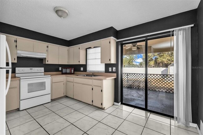 Building Photo - 284 Lomond Dr