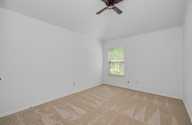 Building Photo - 743 Hallsleigh Ln