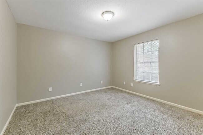 Building Photo - 26 W Broken Oak Ct