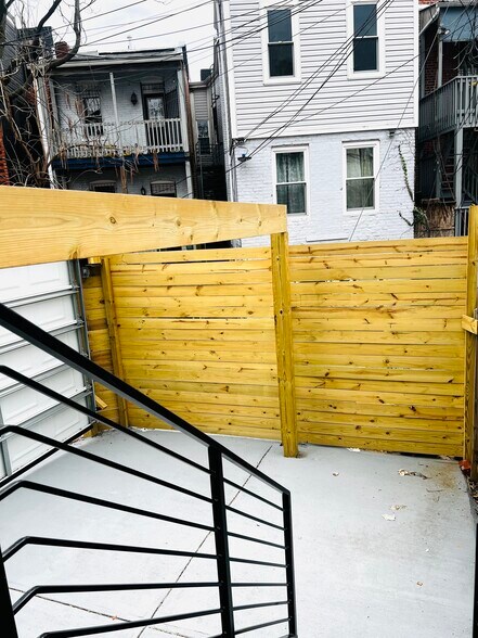 Building Photo - 116 Thomas St NW