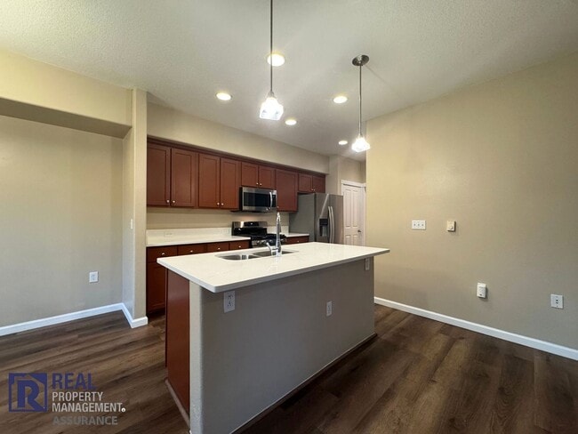 Building Photo - Cozy 1 Bedroom Condo!! Move In Ready!