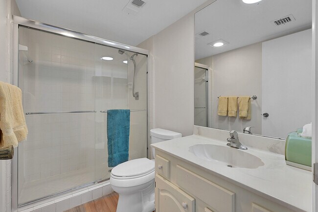 Building Photo - 7835 Lakeside Blvd