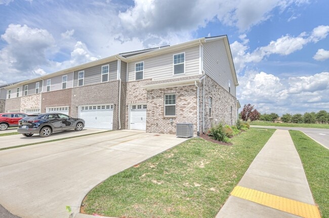 Building Photo - 531 Swanholme Dr