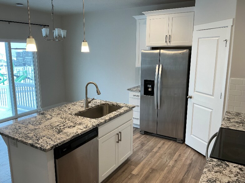 Building Photo - 816 N Hilltop Dr