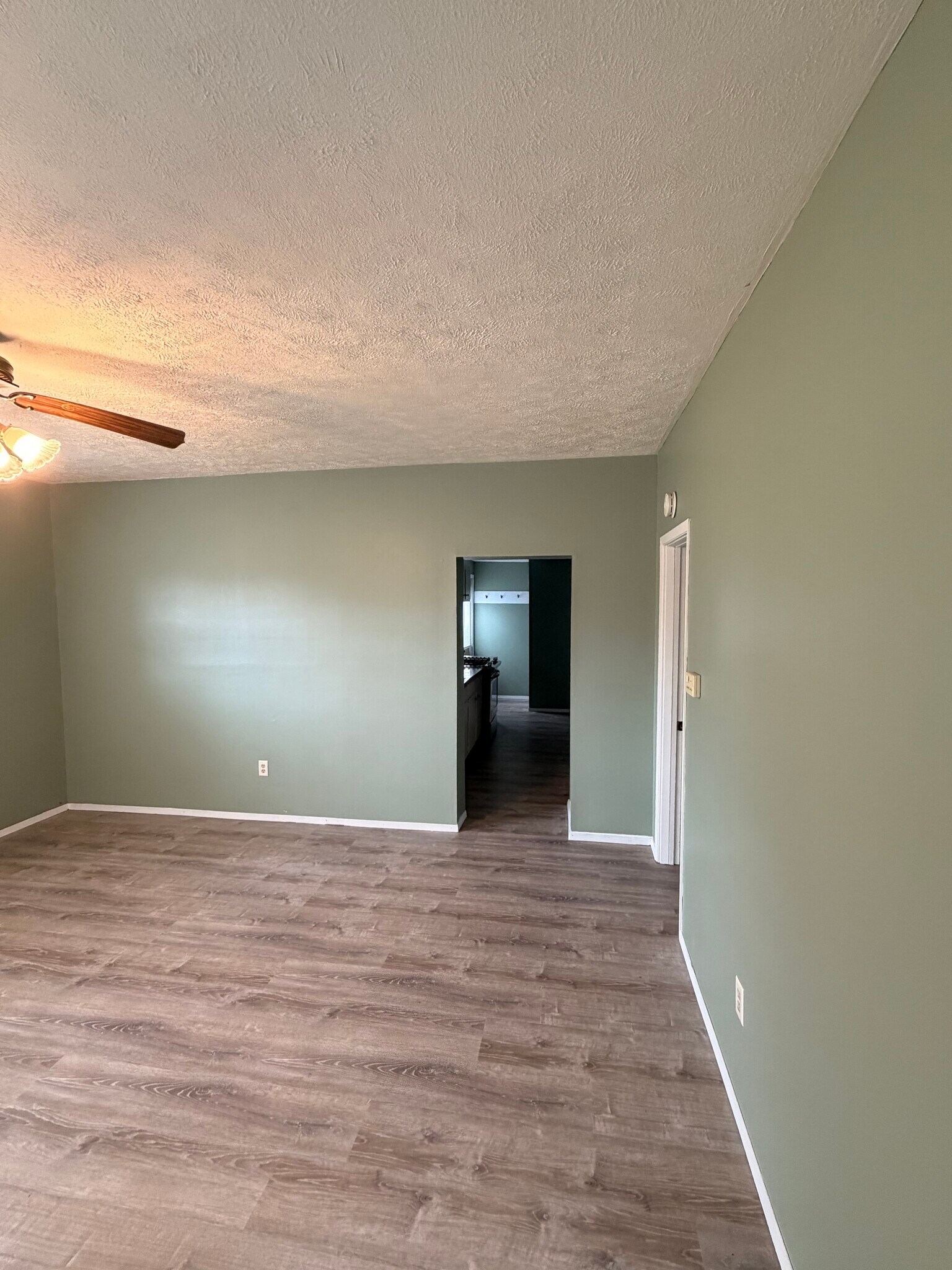 Building Photo - 608 SE Vine St