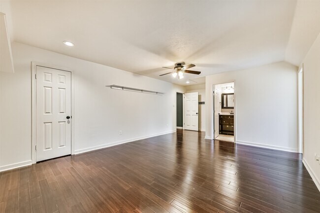 Building Photo - 2111 Riverside Dr