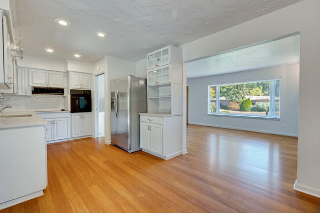 Building Photo - 3333 SE 167th Ave