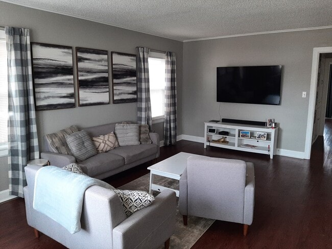 Building Photo - 105 S Orchard St