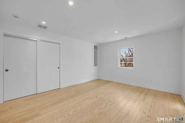 Building Photo - 220 Upper Grassy Hill Rd