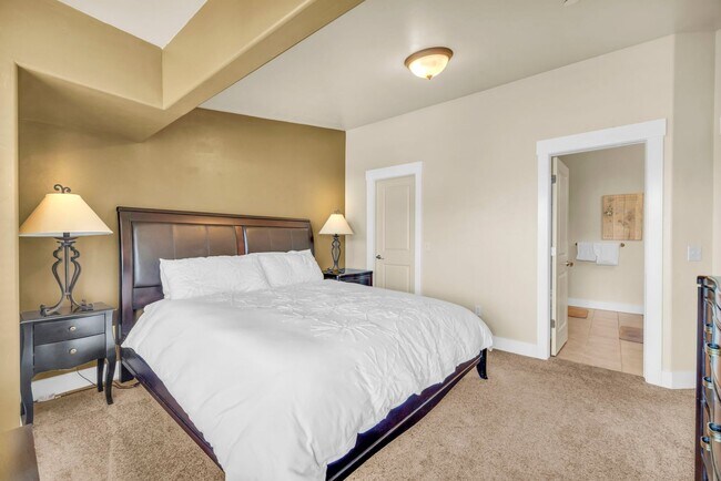 Building Photo - Furnished Bear Hollow Townhome