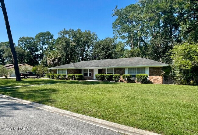 Building Photo - 5391 Golf Course Dr