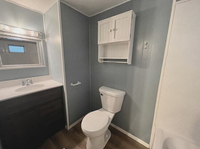 Building Photo - 1360 E Commercial St