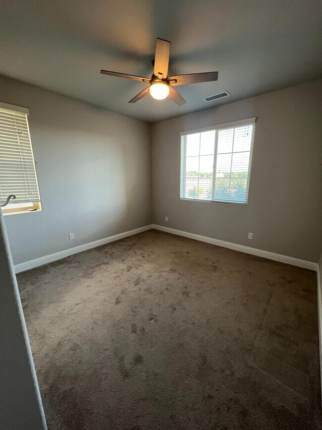 Building Photo - 1394 E Via Dorata Way