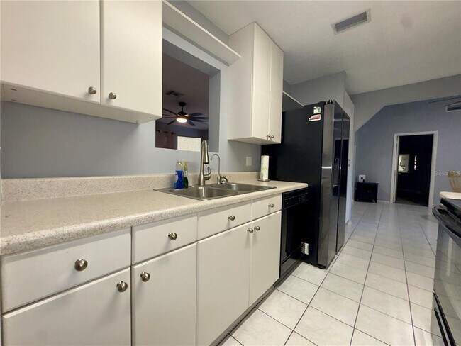 Building Photo - 13543 Longwood Ave