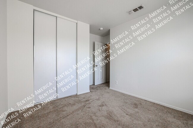 Building Photo - Centrally Located in El Mirage
