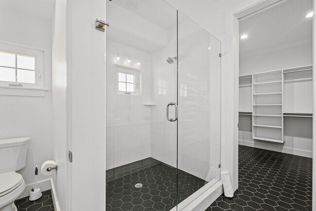 Building Photo - 105 8th St