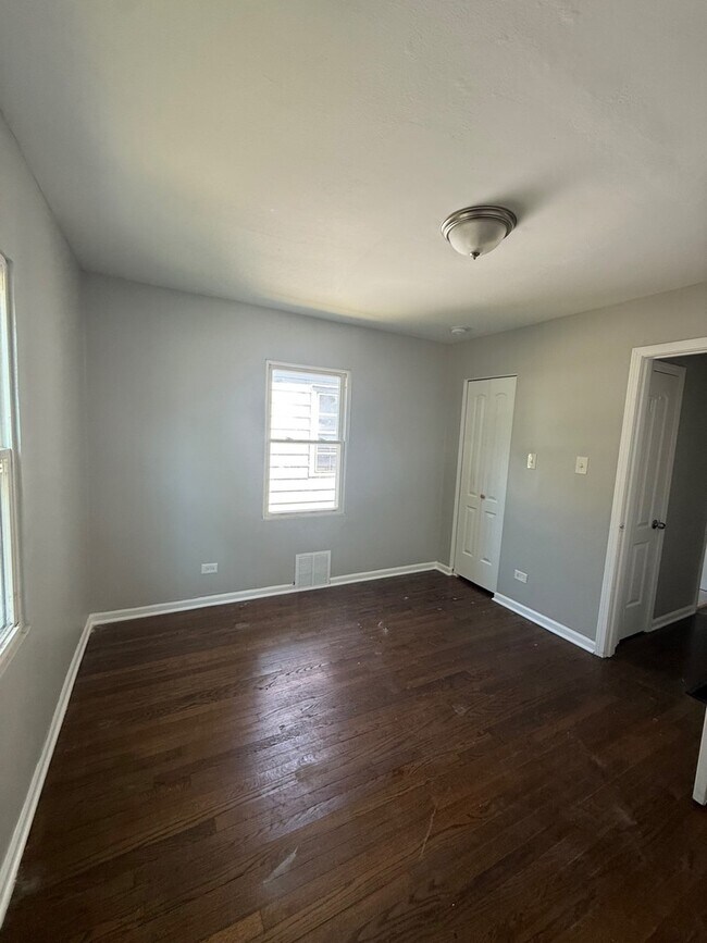 Building Photo - 16963 Shea Ave