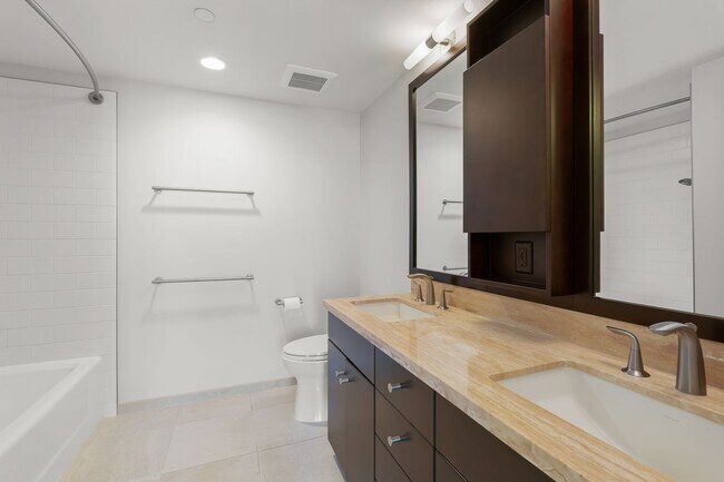 Building Photo - Beautiful Ocean View 2-Bedroom / 2-Bathroo...