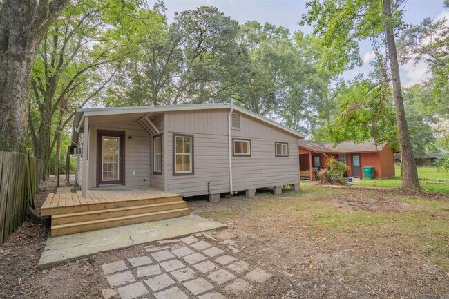 Building Photo - 30114 Oak St