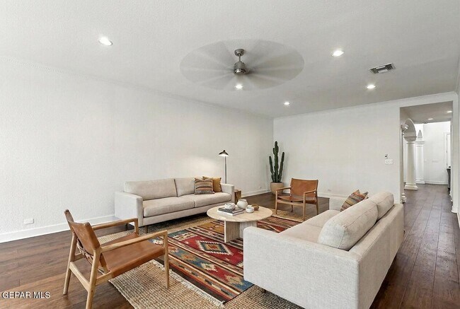 Building Photo - 6528 Calle Placido Dr
