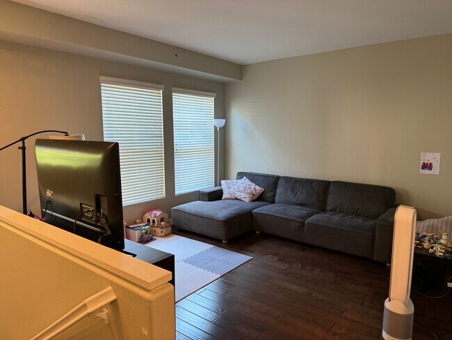 Building Photo - 1278 Flint Dr