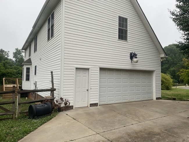 Building Photo - 1185 Eller Wood Dr