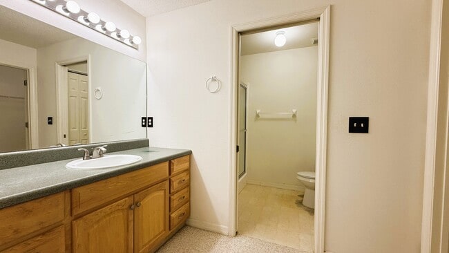 Building Photo - 260 Lake Suzanne Dr