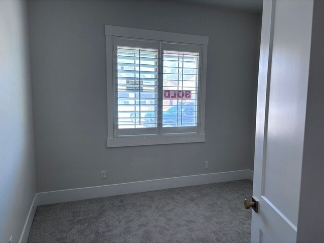 Building Photo - Brand New 3 bed plus office/2.5 bath in beautiful Coral Canyon!