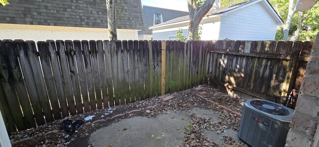 Building Photo - Townhome Near Lafayette High