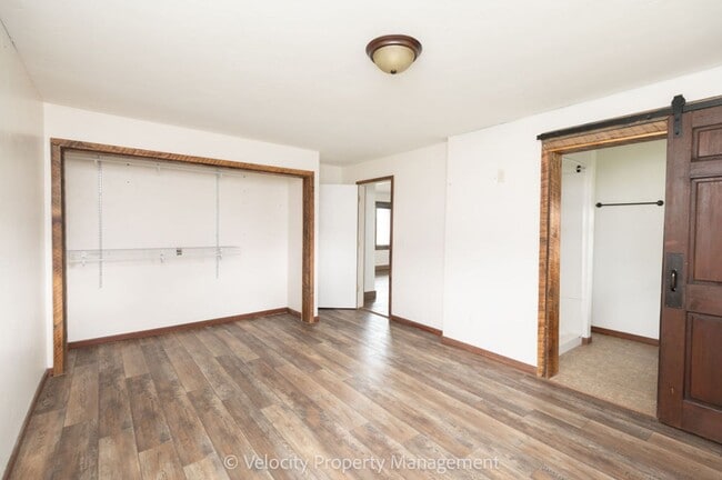 Building Photo - Charming Country Home!