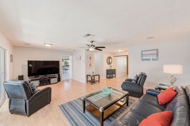 Building Photo - $500 Move-In Special – Limited Time!