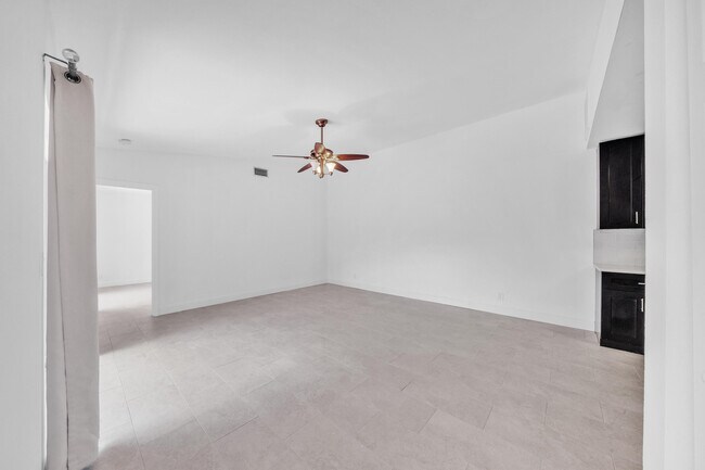 Building Photo - 4757 Sunny Palm Cir