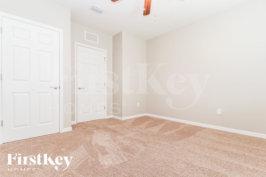 Building Photo - 710 SW 12th St