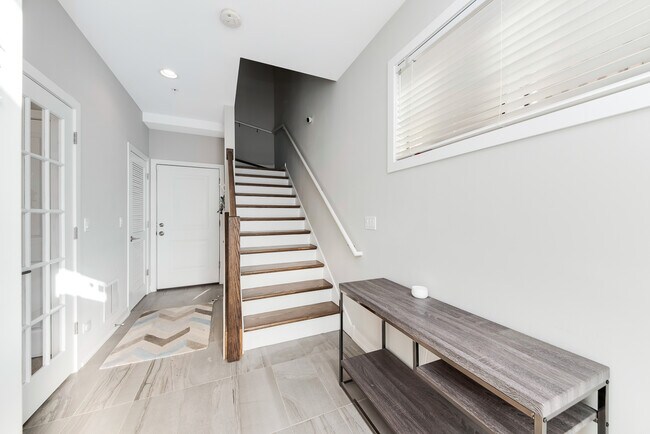 Building Photo - 1025 Walnut Wy