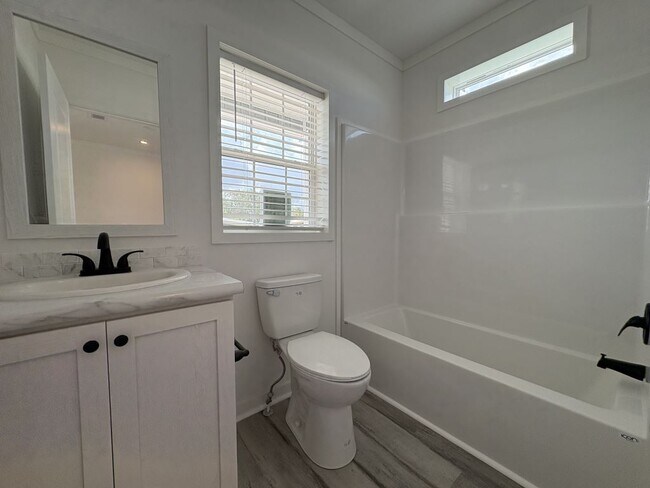 Building Photo - 3055 Lamplighter Dr