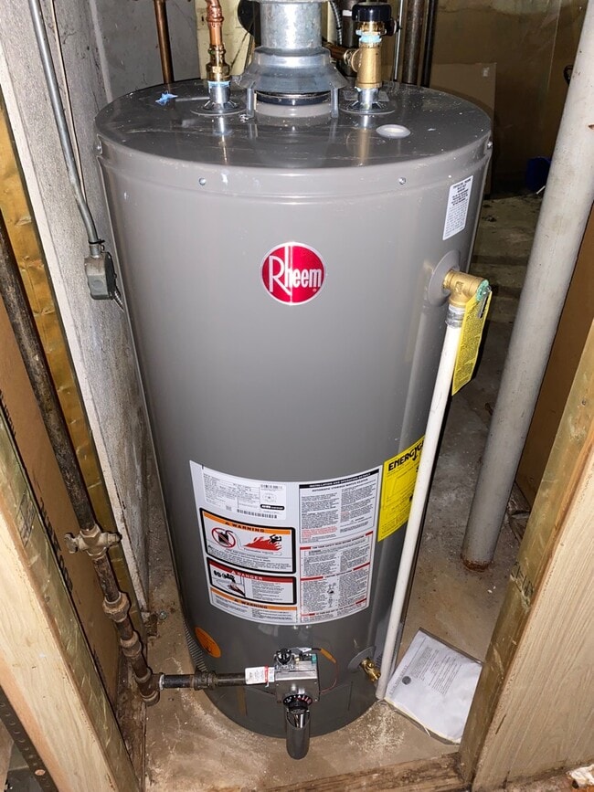 Building Photo - 43-45 Hall Avenue - 45