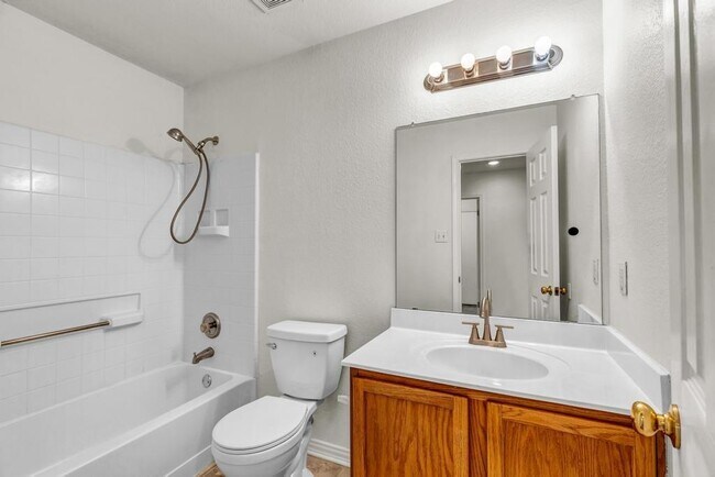 Building Photo - 903 Lee Dr
