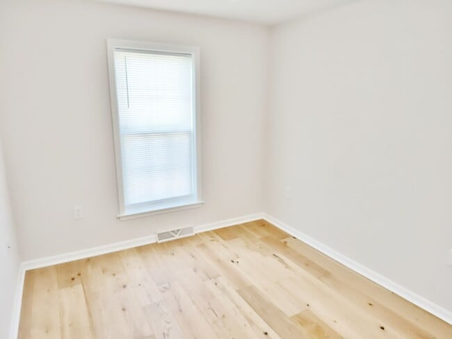 Building Photo - 3 Bed / 2-1/2 Bath Single Family Home