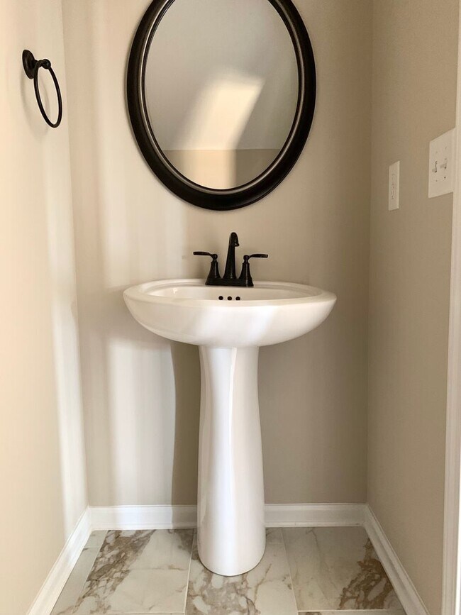 Building Photo - 2002 Jackie Lorraine Drive