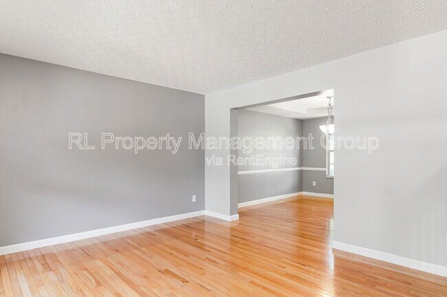 Building Photo - 5551 Ainsley Dr