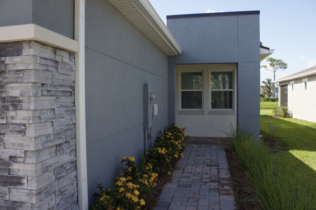 Building Photo - 6041 Timberdale Ave