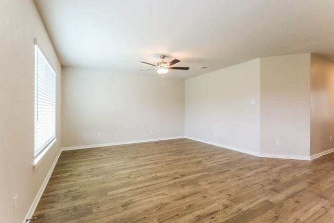 Building Photo - 400 Mustang Trot Dr