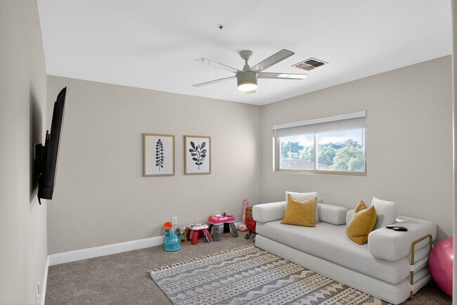 Building Photo - Spacious 4BR House in Scottsdale