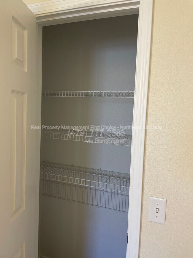 Building Photo - 511 Brookfield Dr