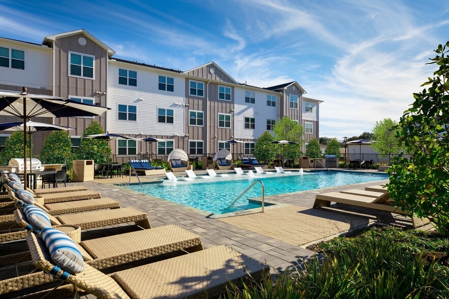 Building Photo - August Friendswood