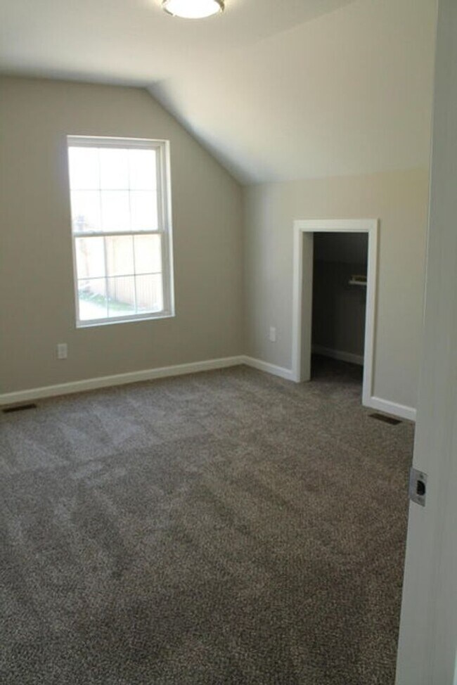 Building Photo - Modern Elegance Meets Comfort – Fully Remodeled 4BR/2BA Dream Home!