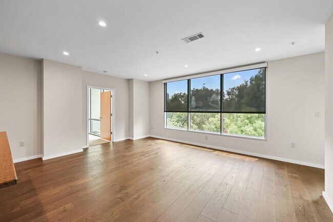Building Photo - 1600 Barton Springs Rd